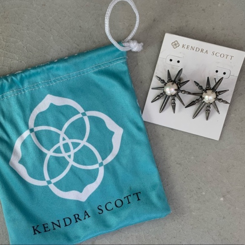 Kendra Scott Spiked Stud Earring with Center Pearl